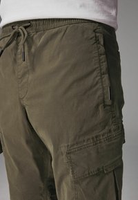 Next STRETCH UTILITY REGULAR TAPERED - Kareiviško stiliaus kelnės - mottled brown
