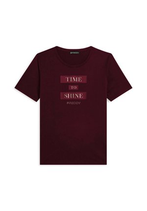 T-shirt bordeaux con maniche corte, scollatura rotonda e il testo "TIME TO SHINE" ben in evidenza in tonalità contrastanti.