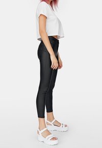 Stradivarius Tygbyxor - black