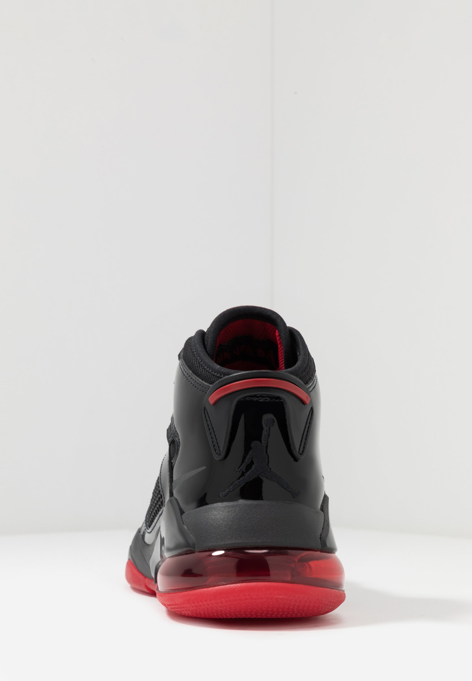 Jordan MARS 270 - Joggesko - black/metallic gold/dark smoke grey/white/pure platinum Jordan MARS 270 - Joggesko - black/metallic gold/dark smoke grey/white/pure platinum