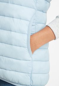 TOG24 GIBSON - Waistcoat - ice blue