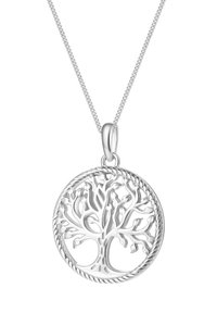 Pendente in argento con un design ad albero caratterizzato da rami e foglie intricati, all'interno di un bordo circolare che ricorda una corda. Appeso a una delicata catena.