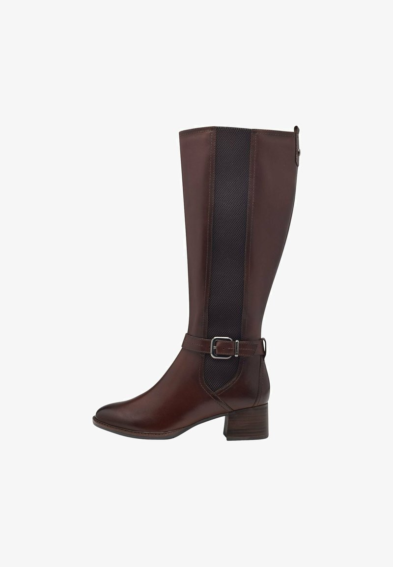 Botte en cuir marron, montant jusqu'au genou, avec un panneau texturé, un accent de boucle et un talon bas. Fini lisse avec un design épuré et ajusté.