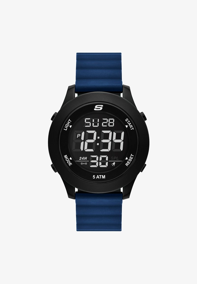 Reloj digital con caja redonda negra y correa de silicona azul estriada. Presenta una gran pantalla digital con números blancos y varios botones de función.
