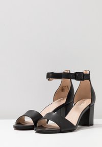 Clarks Sandaalit nilkkaremmillä - black