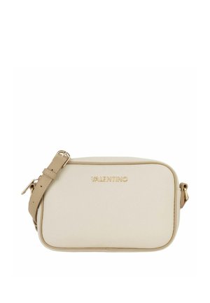 Sac bandoulière en cuir couleur crème avec une texture lisse, forme rectangulaire, détails en métal doré, et logo embossé "Valentino" sur le devant.