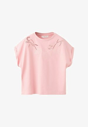 Blusa rosa a maniche corte con scollo rotondo e ricamo floreale traforato lungo la parte superiore del petto e sulle spalle.