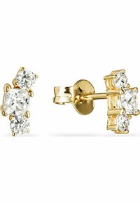 Guldtonade stiftörhängen med tre klara runda och en fyrkantig kubisk zirkonia i en klorinställning, med en enkel postbackslutning.
