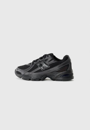 GR740 UNISEX - Matalavartiset tennarit - black cement