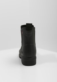 Thumbnail Image 4