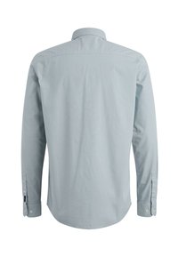 Camisa de manga larga azul claro hecha de tejido suave. Presenta un cuello abotonado y puños con botones. Vista trasera, sin patrones ni acentos.