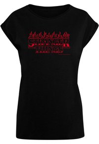 Svart T-skjorte med "STRANGER THINGS" tekst i r�ødt og flammegrafikk. Kortermet, komfortabel passform, laget av bomull, enkelt design.