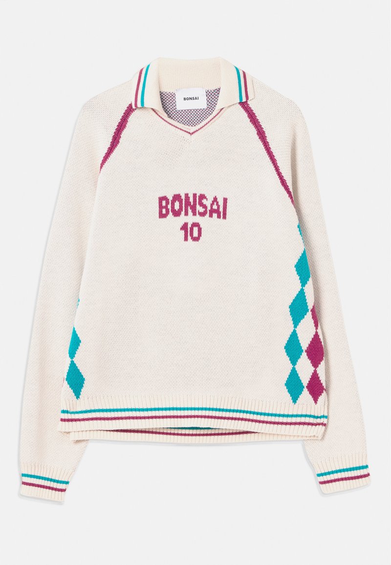 Pull-over en tricot crème avec un col en V. Présente des motifs en losanges violets et bleu-vert et le texte "BONSAI 10" à l'avant. Accents rayés.