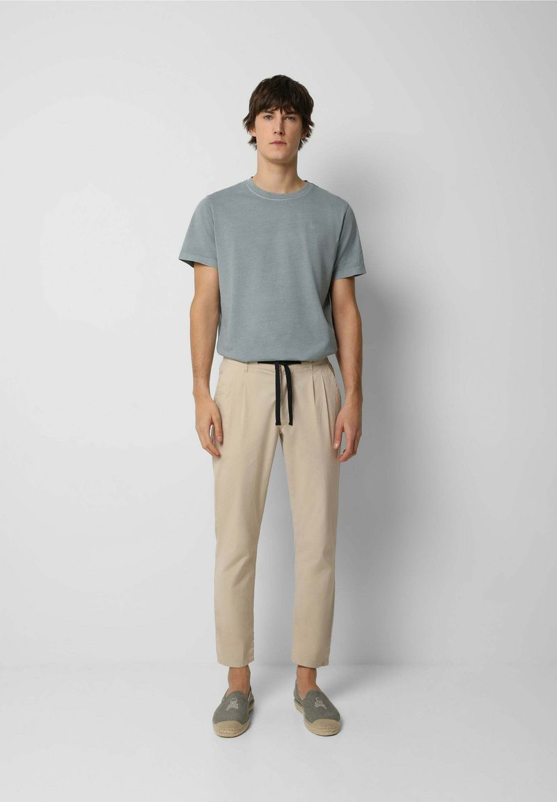 Herren Chinos | Scalpers BRESCIA Stoffhose beige - UB94597 Herren Chinos | Scalpers BRESCIA Stoffhose beige - UB94597