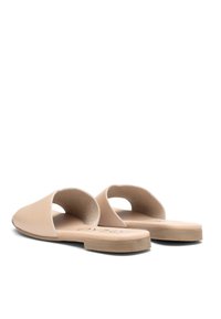 Nagie klapki z otwartym palcem, wykonane z gładkiego materiału syntetycznego, z płaską podeszwą i minimalistycznym kształtem.