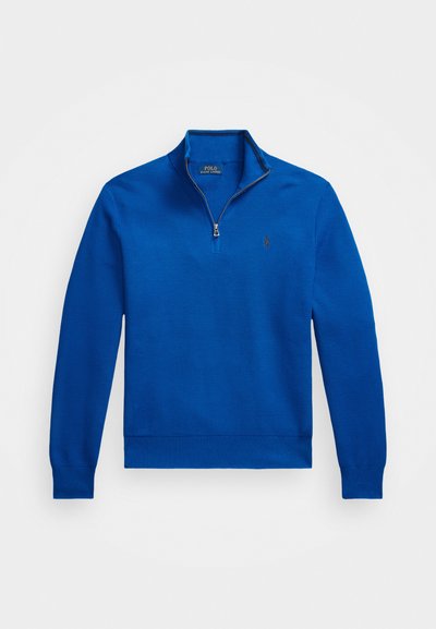 Μπλε πουλόβερ με φερμουάρ στο κολάρο, ραμμένα μανίκια και στρίφωμα, με υφή υφάσματος και μικρό λογότυπο στο στήθος.