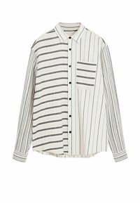 Camisa a rayas blancas y negras con diseño de botones, un bolsillo en el pecho y mangas largas. Confeccionada con un tejido ligero y con patrones variados.