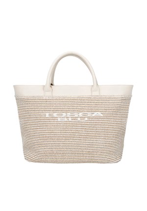 Borsa tote intrecciata beige con rifiniture e manici in pelle bianca. Presenta un logo stampato in rilievo sul davanti. Forma rettangolare, superficie testurizzata.