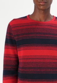 TOM TAILOR IRREGULAR STRIPES CREWNECK  - Jumper - red navy