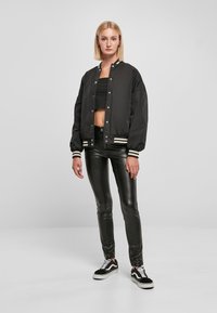 Urban Classics Bombejakke - black