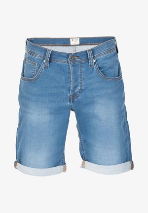 Short en denim bleu avec revers roulés, passants de ceinture, bouton et fermeture éclair à l'avant, et poches sur fond blanc.