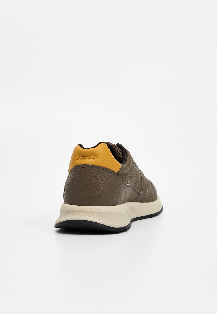 Sneaker low