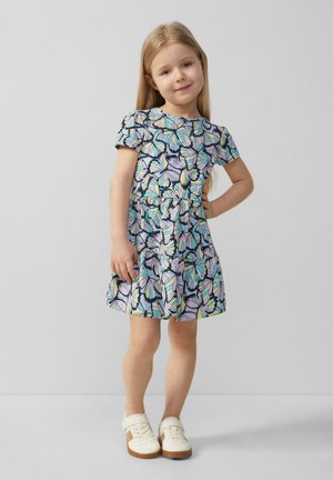 Kurzärmeliges Kleid mit Schmetterlingsdruck in Pastellfarben auf dunklem Hintergrund, mit einer taillierten Passform und einem ausgestellten Rock.