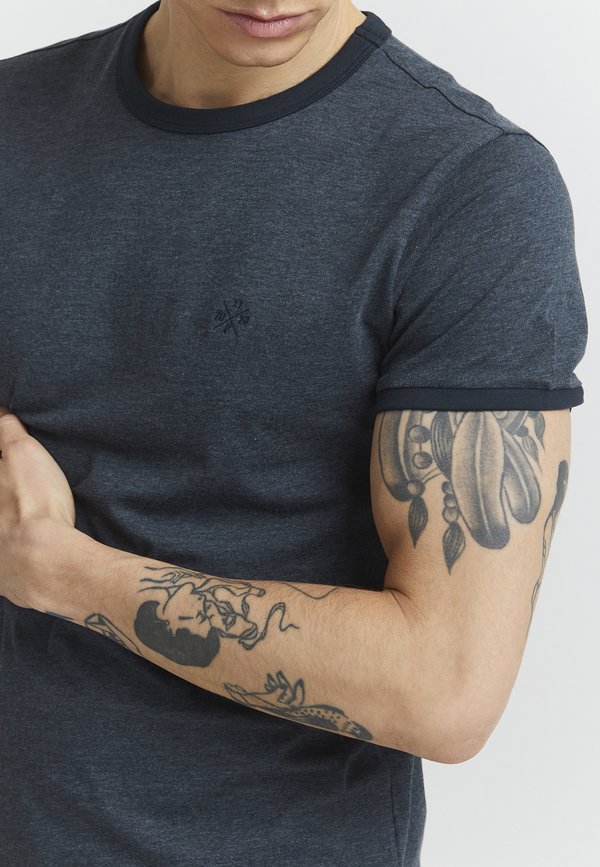 PRG√∂RAN - Basic T-shirt - ins bl mel2