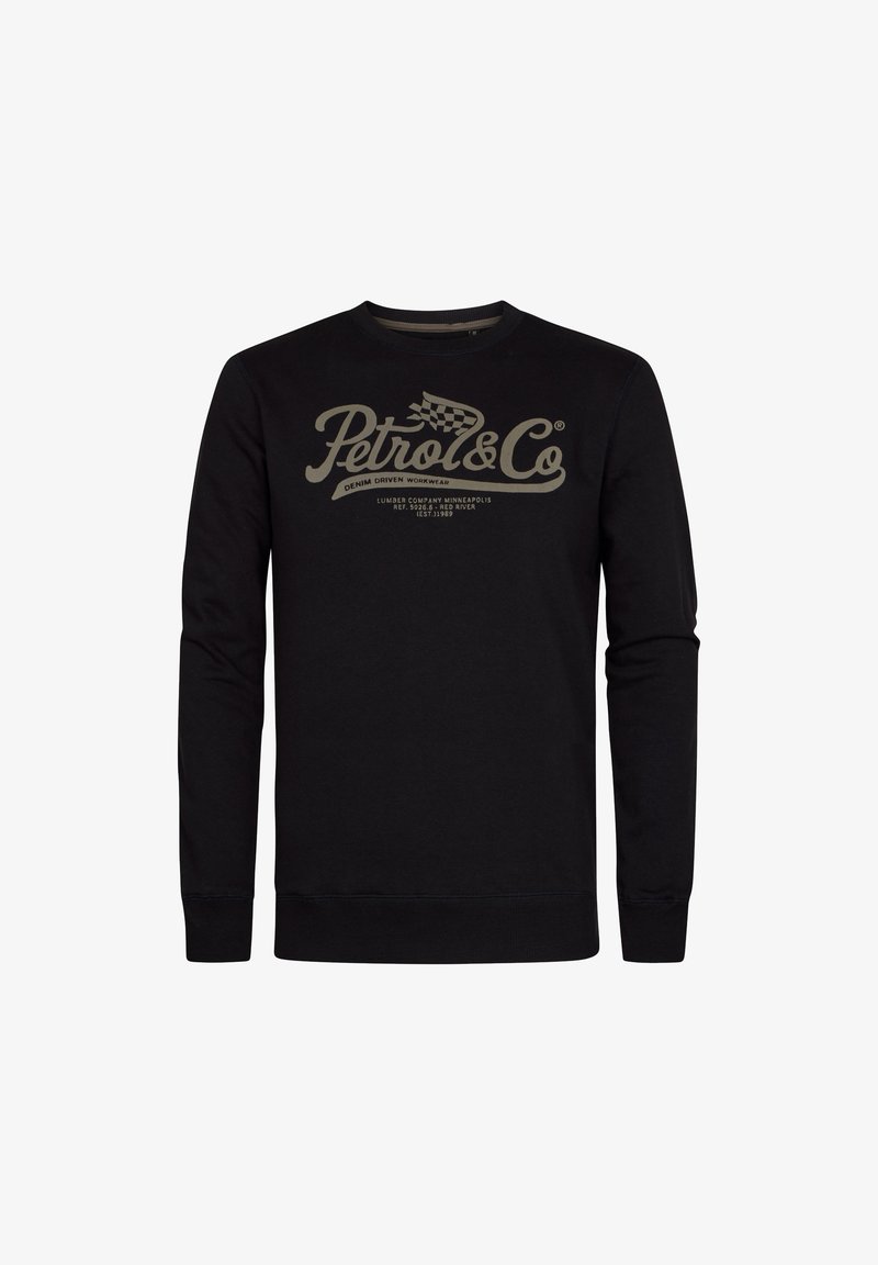 Schwarzes Langarm-Sweatshirt mit Rundhalsausschnitt und dem Schriftzug "Petrol & Co" sowie einer karierten Flaggen-Grafik in Beige auf der Brust.