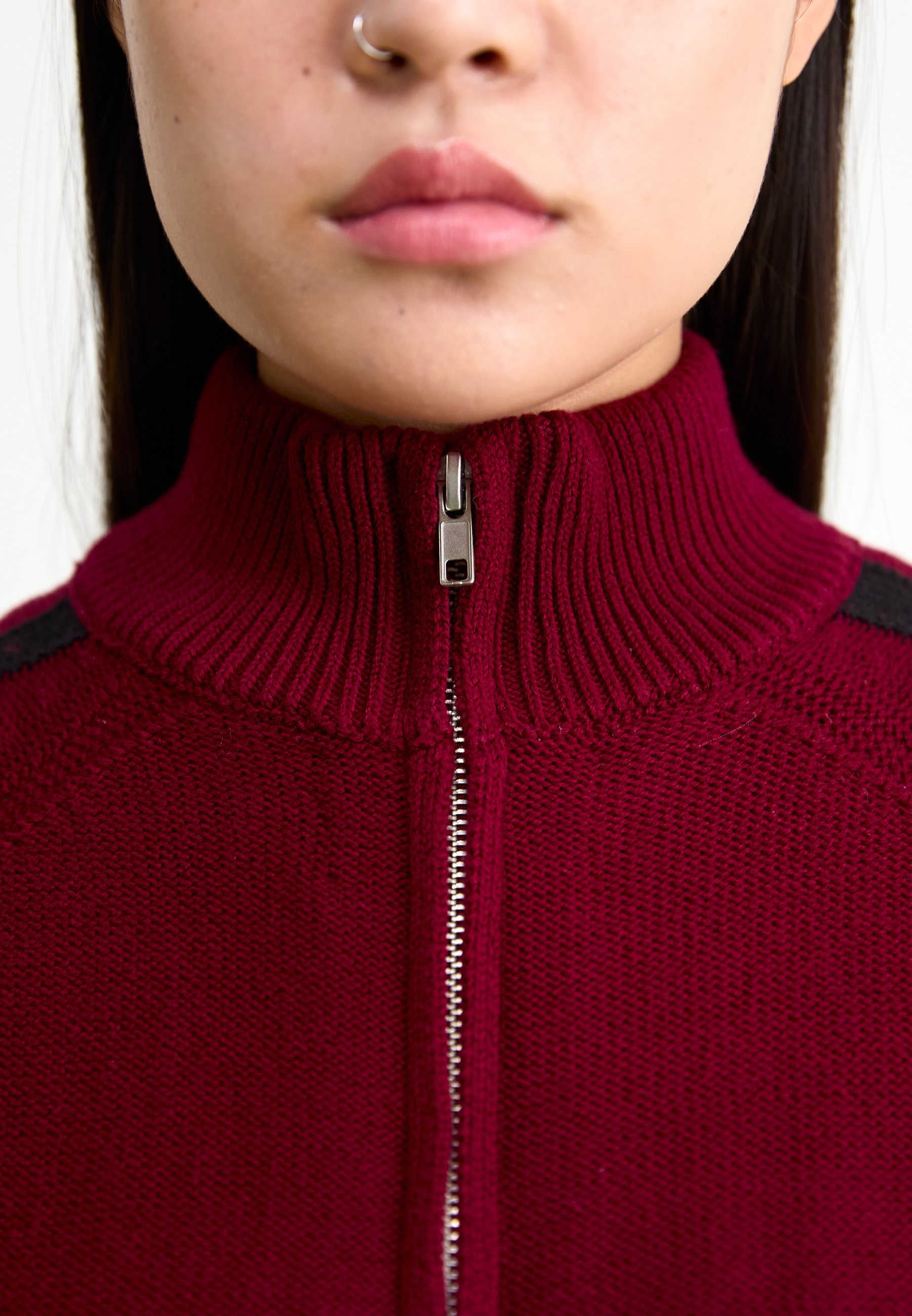 Stylish FRANKIE TRACK Women's Cardigan with Zip Closure