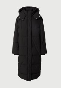 Manteau d'hiver long noir rembourré avec capuchon et boutons-pression au col, fermeture éclair à l'avant et couture horizontale matelassée.