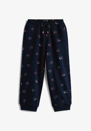 Marineblå joggebukser med burgunder- og grå basketballmønstre, elastisk linning med svart snor og mansjetter ved anklene.