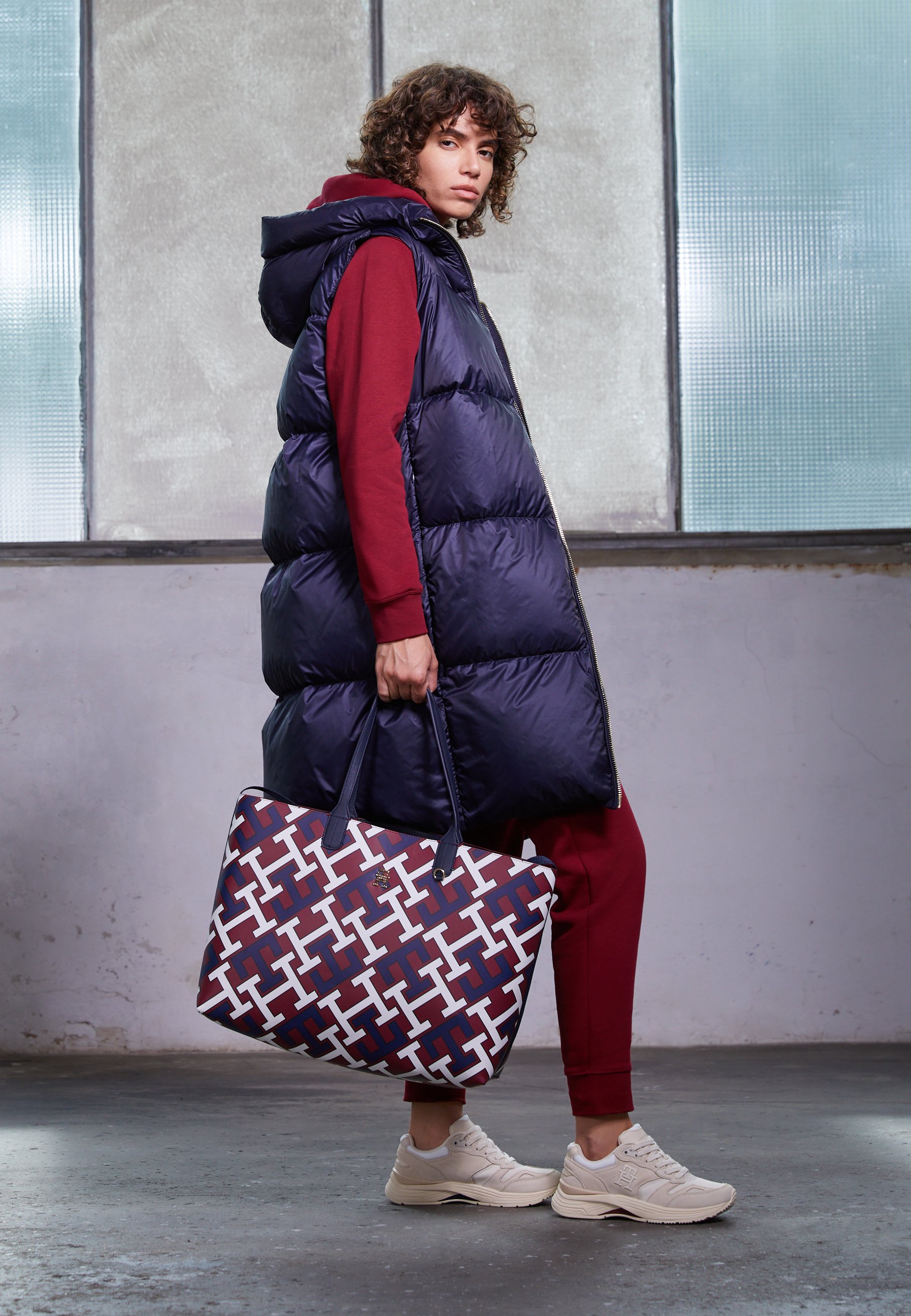 tommy hilfiger bag blue and red