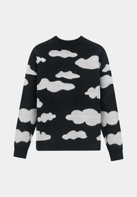 Pull en maille noir avec un motif de nuages blancs. Encolure ronde, manches longues, et poignets et ourlet côtelés. Texture douce.