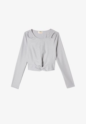 Top cropped a maniche lunghe grigio chiaro con scollatura rotonda, design a twist sul davanti e dettagli con spacco sulle spalle. Tessuto morbido e testurizzato.