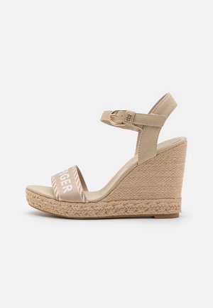 SEASONAL WEBBING WEDGE - Højhælede sandaletter / Højhælede sandaler - sandalwood