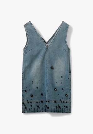 Robe en denim avec un col en V et un design sans manches. Présente des accents de sequins noirs et un ourlet texturé avec des détails de motif vertical.