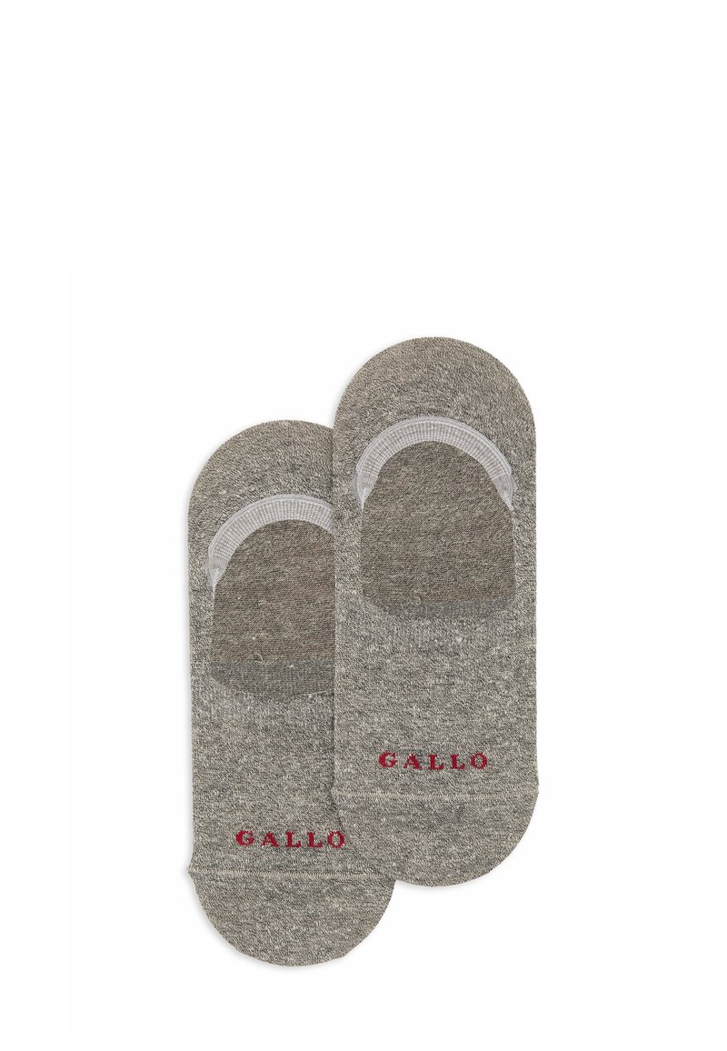 Socks no-show in cotone grigio con bordi superiori arrotondati, dotati di tallone rinforzato e supporto a metà piede. Logo rosso "GALLO" sul lato.