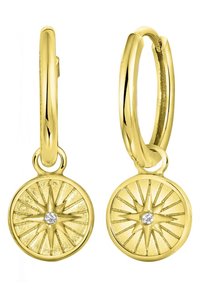 Goldene Creolen mit runden Anhängern im Kompassdesign und einem zentralen klaren Edelstein. Strukturierte Oberfläche mit feiner Detailarbeit.