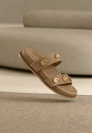 NESHKORO - Papuci - cognac