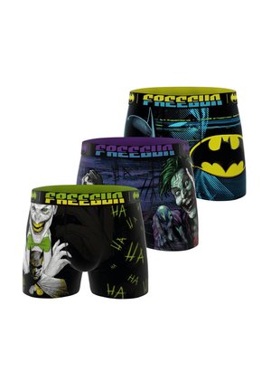Trois paires de boxers noirs arborant des motifs colorés de Batman et Joker issus de bandes dessinées, avec des ceintures de marque et des illustrations graphiques.