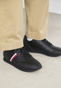 Nevybráno, triple black