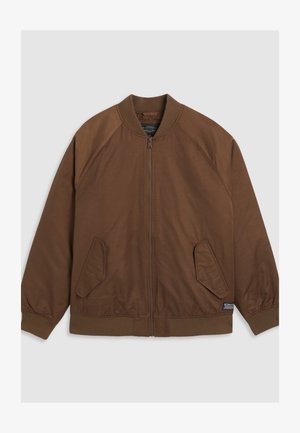 Chaqueta bomber marrón con cierre de cremallera en la parte frontal, puños y dobladillo acanalados, dos bolsillos laterales en ángulo y una textura suave.
