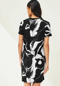 Next REGULAR FIT - Trikotaažkleit - black animal