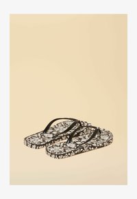 Sélectionné, black ecru