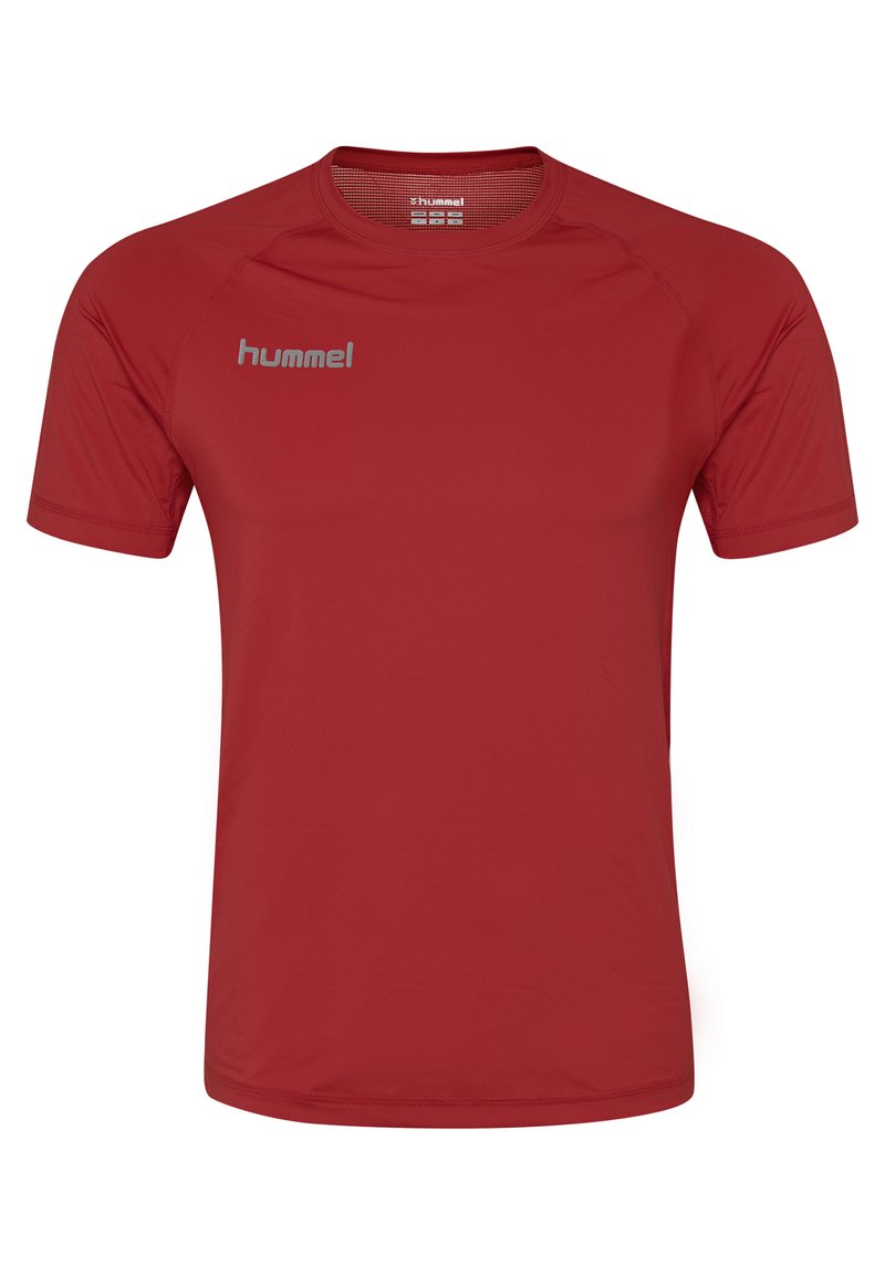 Rood sportshirt met korte mouwen, gemaakt van een glad, lichtgewicht materiaal. Heeft een grijs logo op de linkerkant van de borst en een ronde hals.