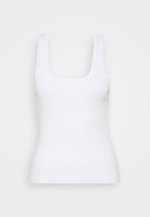 Baltas elastingas marškinėlių su kvadratine apykakle ir plačiomis petnešomis, pasižymintis lygiu pamušalu ir šiek tiek prigludusia siluetu.