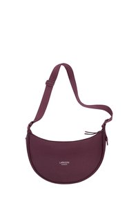 Borsa a spalla bordeaux realizzata in tessuto liscio. Presenta una forma a mezzaluna, tracolla regolabile e dettagli del logo frontale.