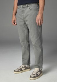 Next VINTAGE - REGULAR FIT - Tiesaus kirpimo džinsai - grey light