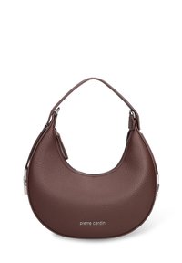 Bruine leren hobo tas met een gebogen vorm, een textuur oppervlak, zilverkleurige hardware accenten en een bovenste handvat. Voorzien van een rits sluiting.